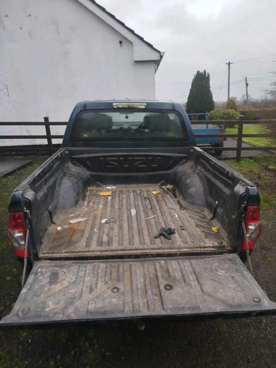 2011 Isuzu DMax Crew cab - Image 1