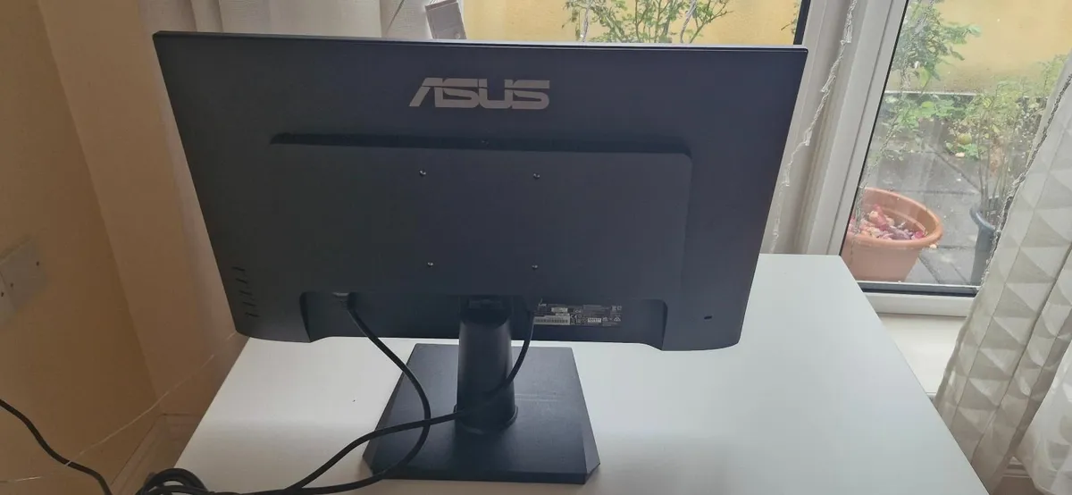 Office Desk, Chair & Monitor – Excellent Condition - Image 1