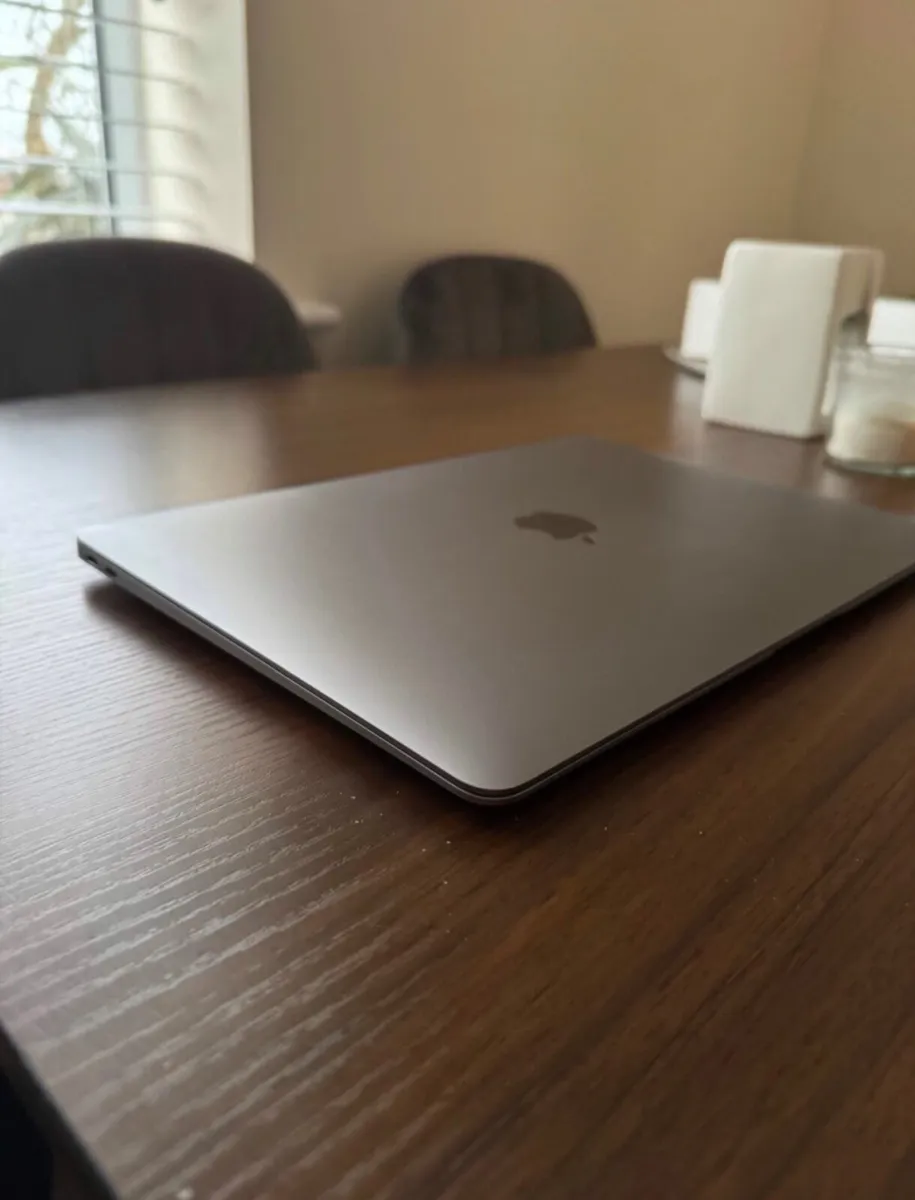 MacBook Air 2019 - Image 1