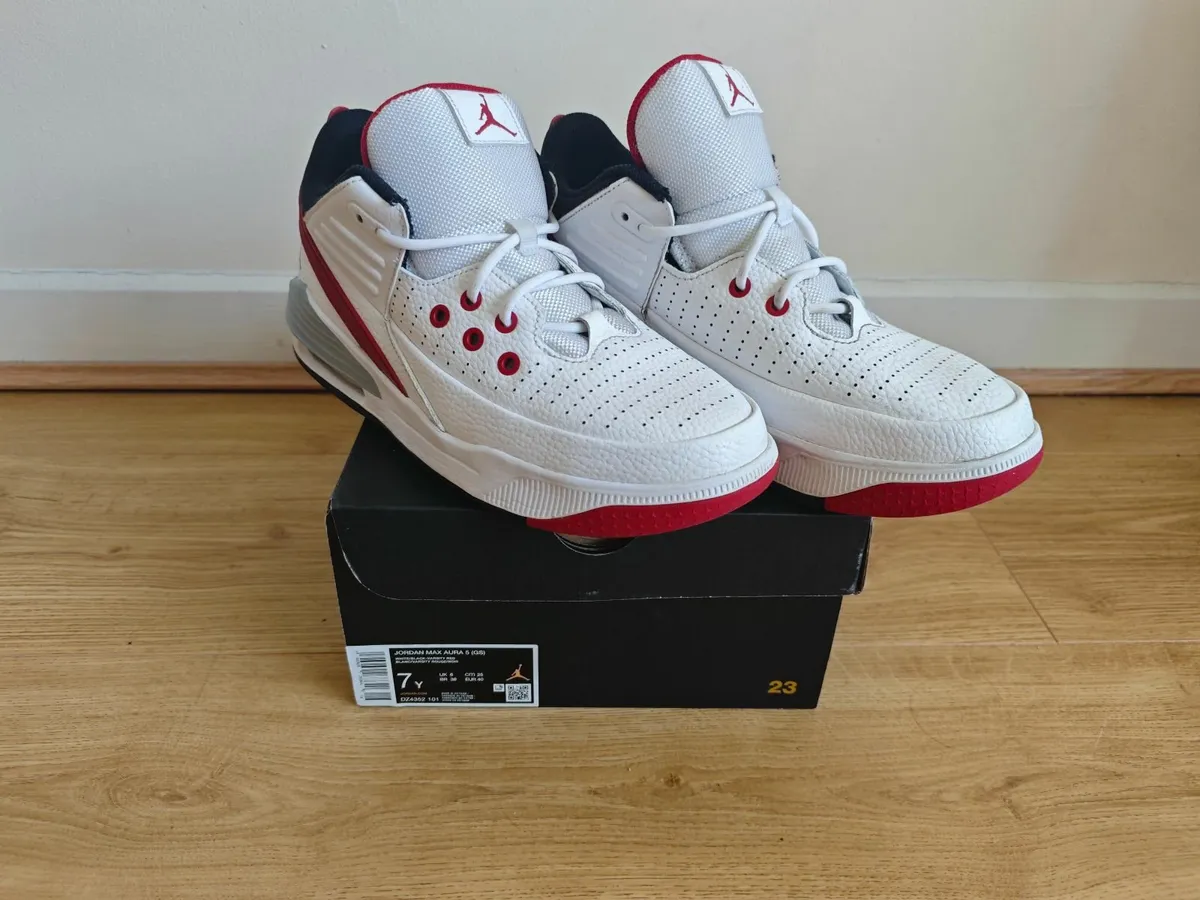 Nike Jordan Max AURA 5 Trainers - Image 1