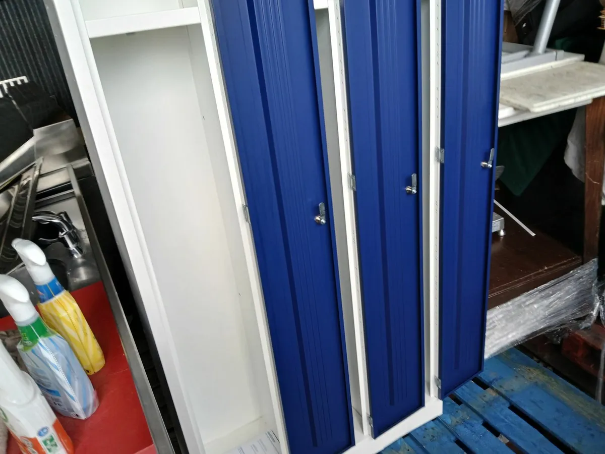 Staff locker s new 3x1 full units delivered - Image 2