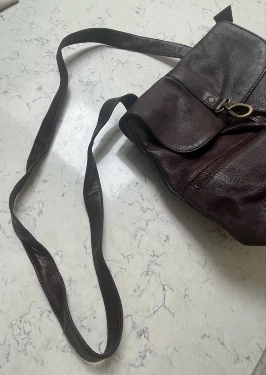 Fat face Leather bag - Image 4