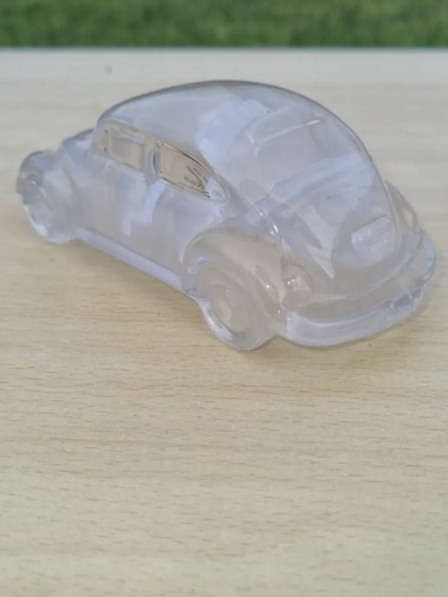 Crystal paperweight in the shape of a Volkswagen B - Image 3