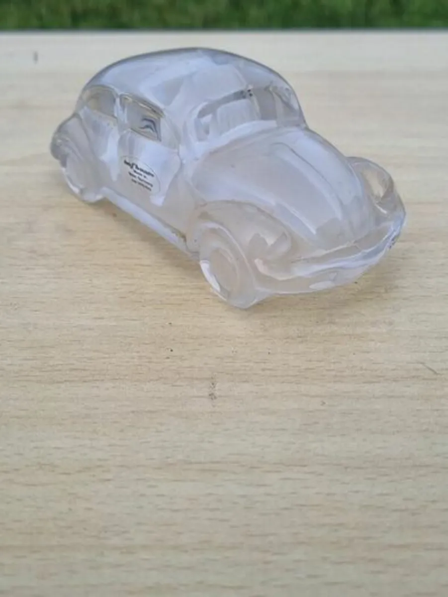 Crystal paperweight in the shape of a Volkswagen B - Image 2