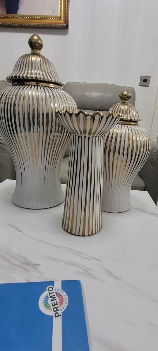 Flower vases with candle holder - Image 1