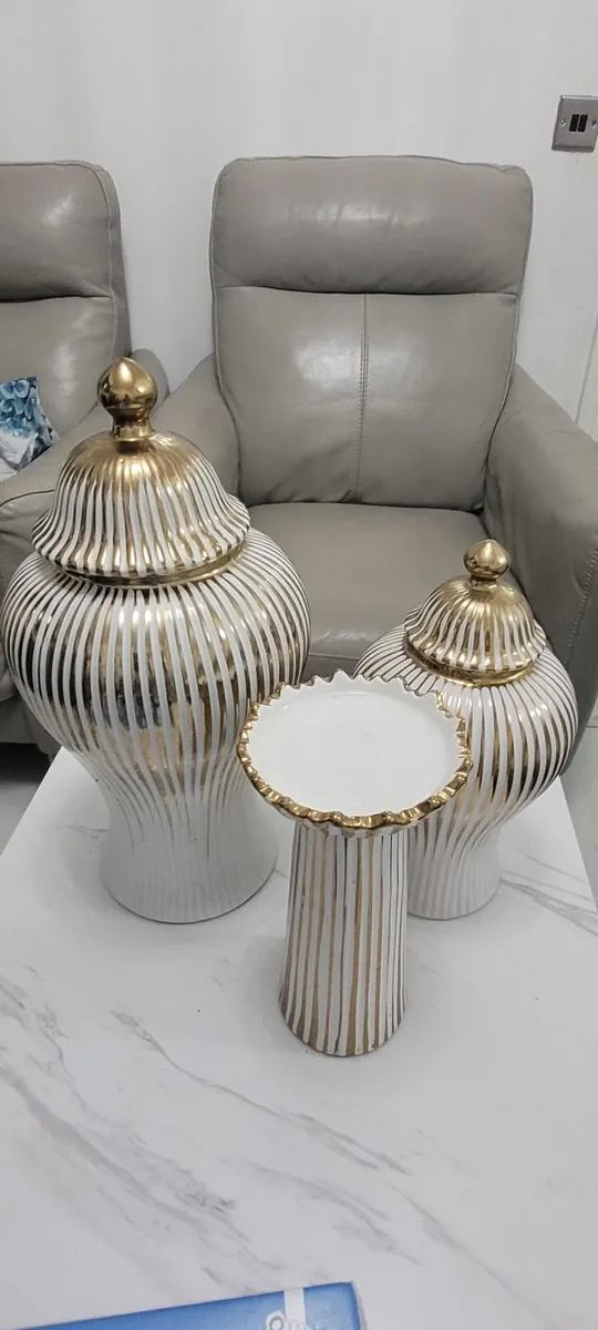 Flower vases with candle holder - Image 2