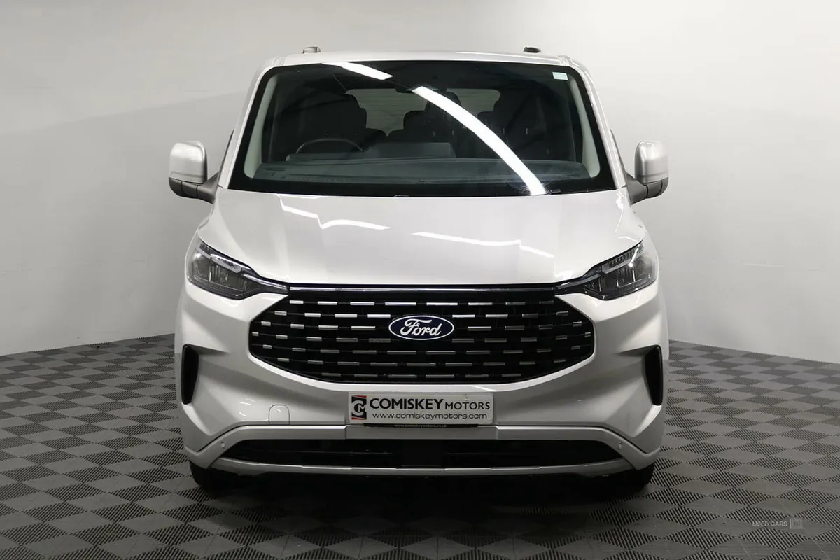 Ford Tourneo Custom 320 EcoBlue Titanium Luxe Auto - Image 2