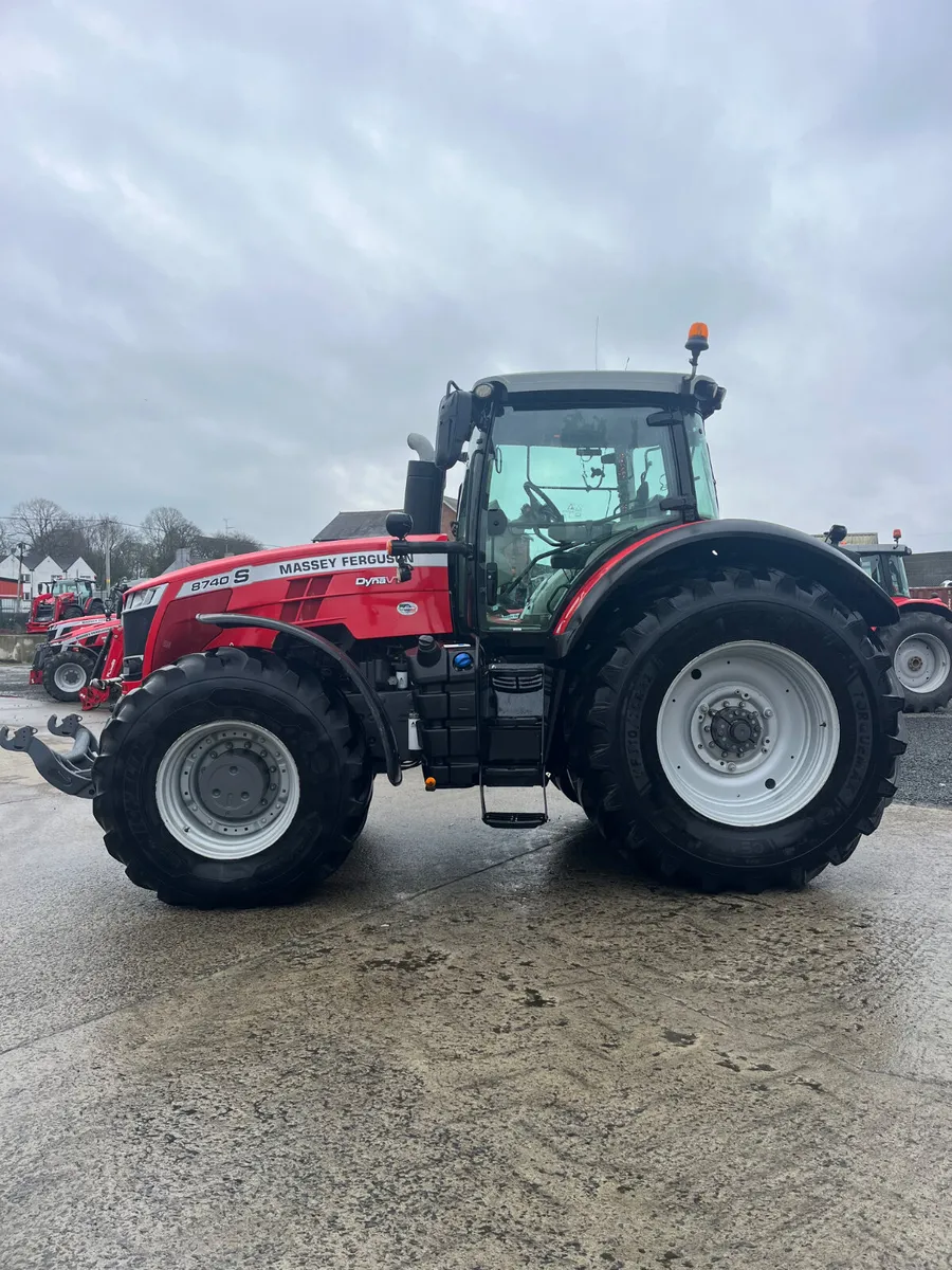 Massey Ferguson 8740S - Image 4