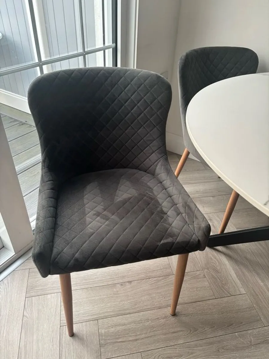 Round Table & 4 Chairs - Image 3