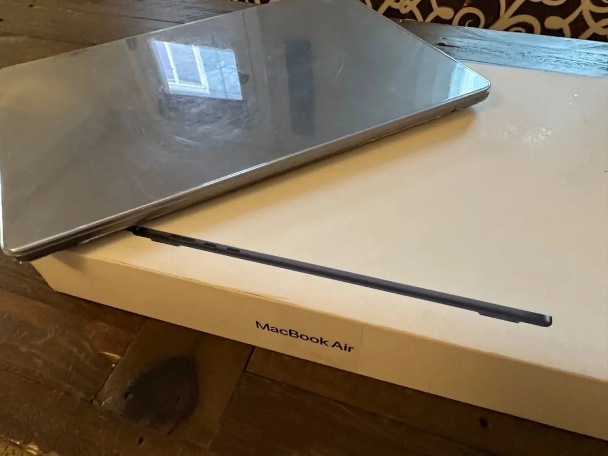 Perfect Apple MacBook Air 15-inch M3 24GB RAM 512G - Image 1