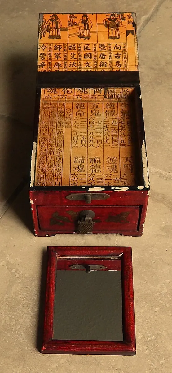Vintage Chinese Travel Vanity/Shaving Box - Image 3