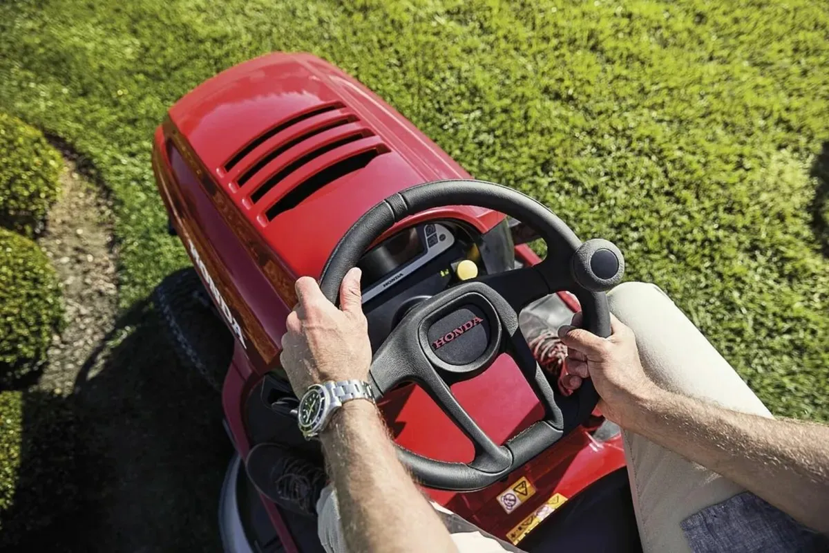 HF2417 HME ride on tractor mower - Image 4