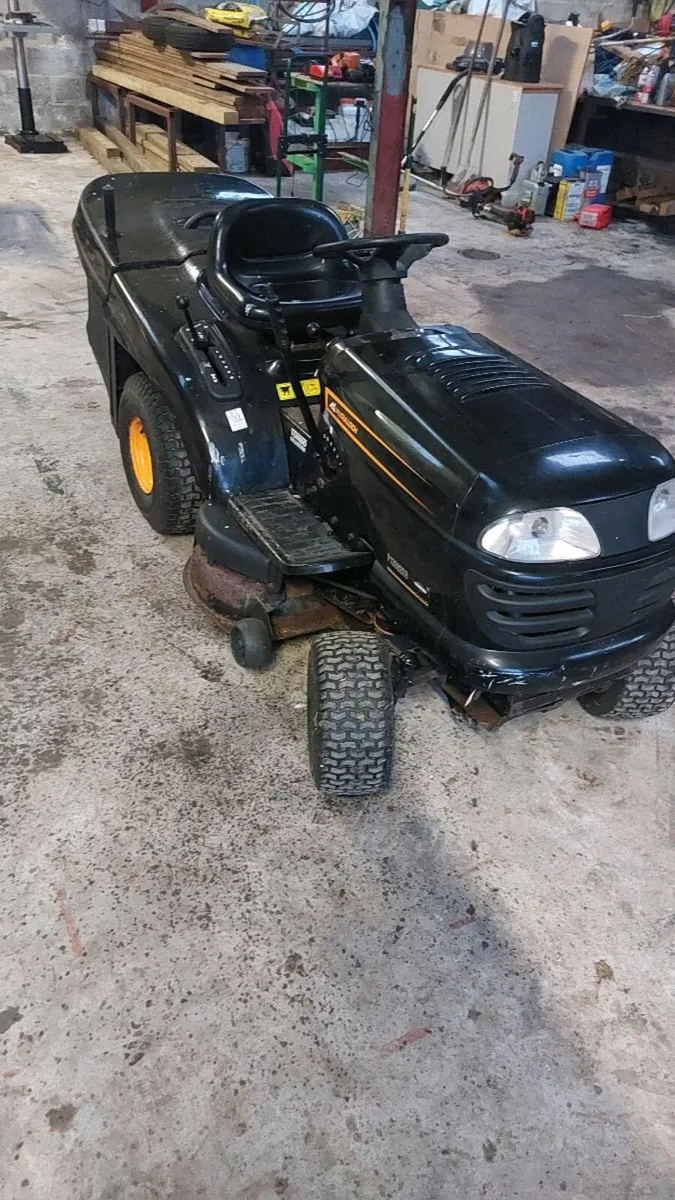 Tractor lawnmower - Image 1