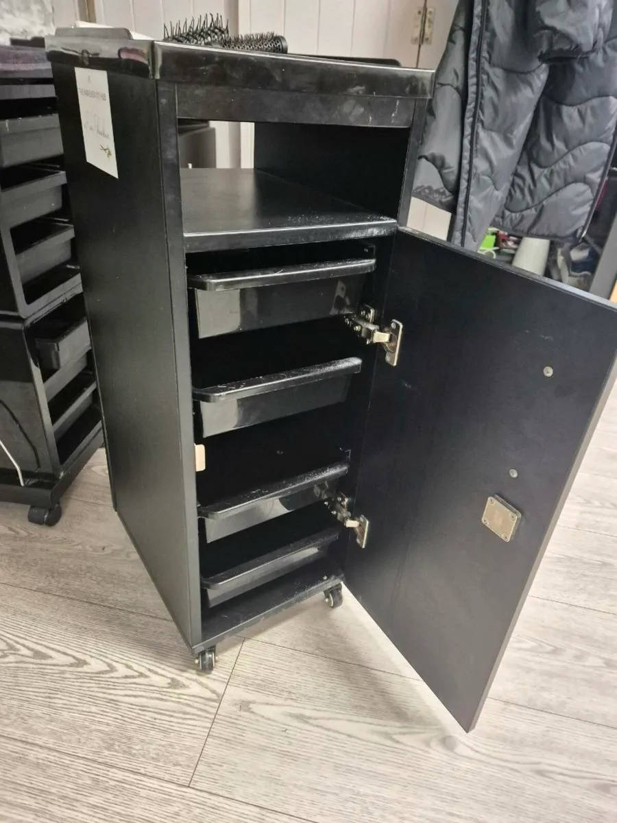 Hairdressing trolley - Image 2