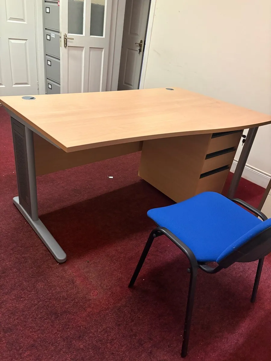 Desk chair and filing cabinet - Image 1