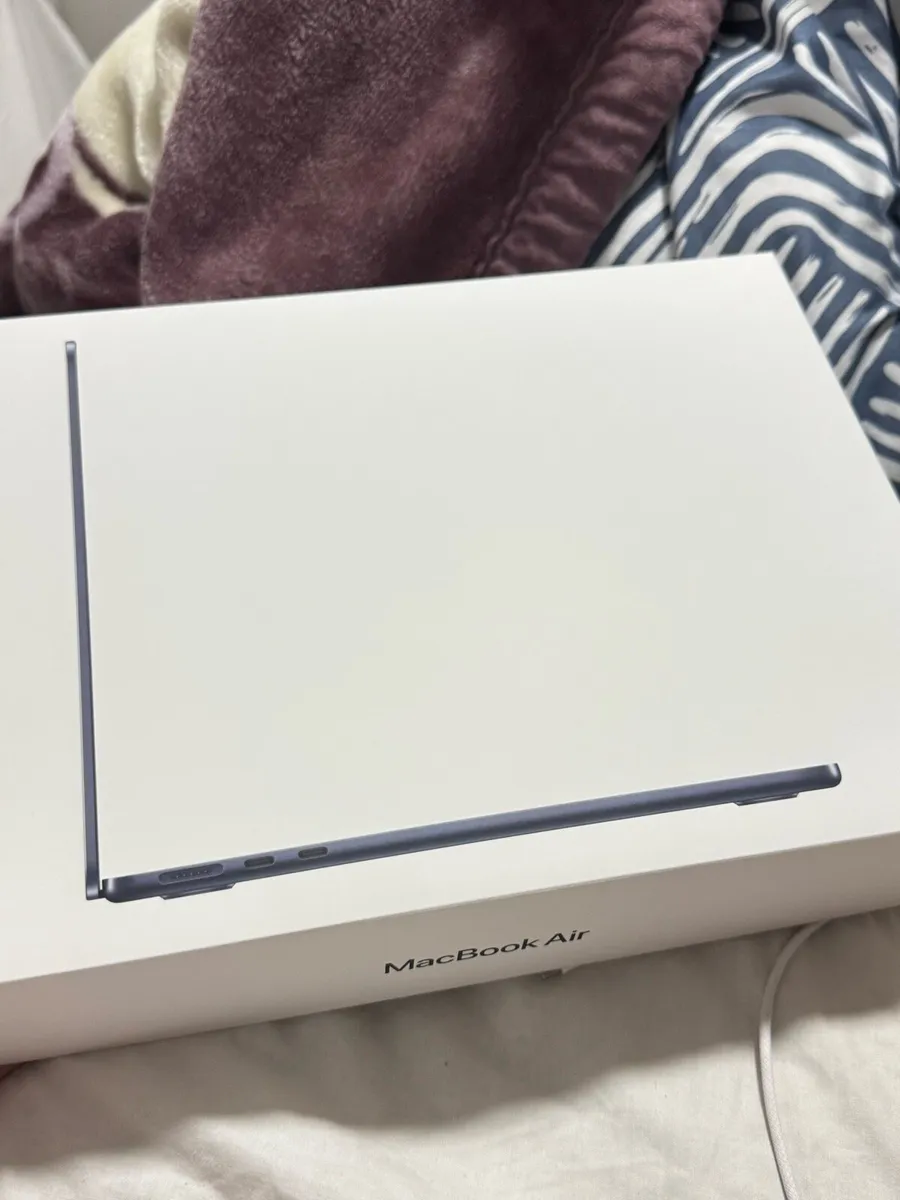 MacBook Air 13-inch M4 - Image 2
