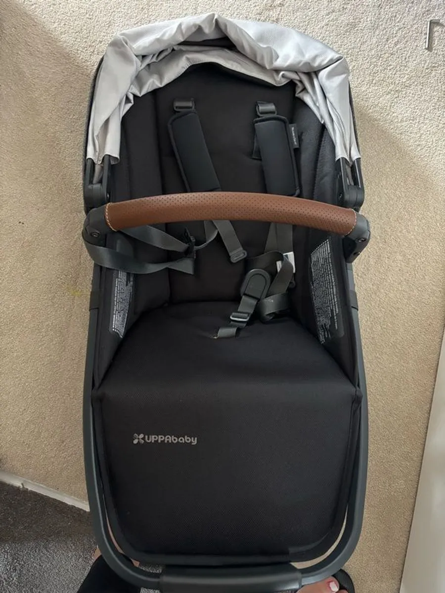 uppababy vista rumble seat with adaptors - Image 1