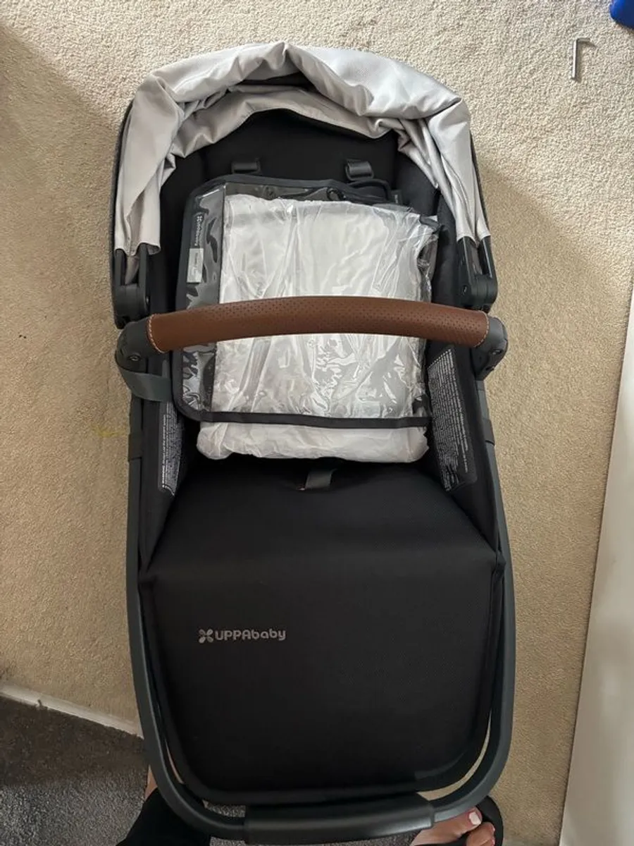 uppababy vista rumble seat with adaptors - Image 2