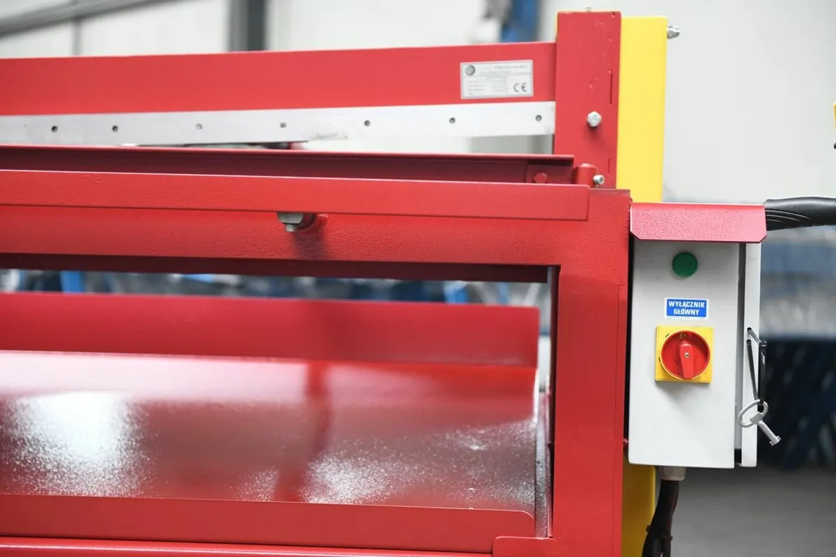 2m hydraulic sheet metal guillotine GLTH-2050/1.2 - Image 2