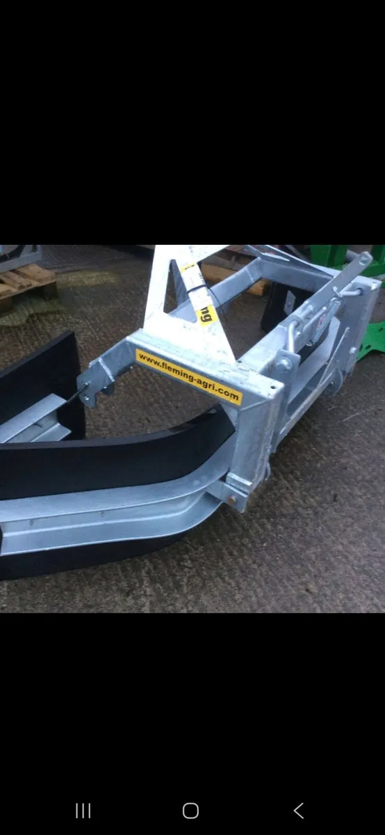 Fleming yard scraper