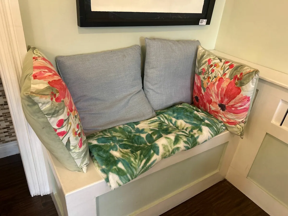 Online Auction Of Cushions & More! - Image 3