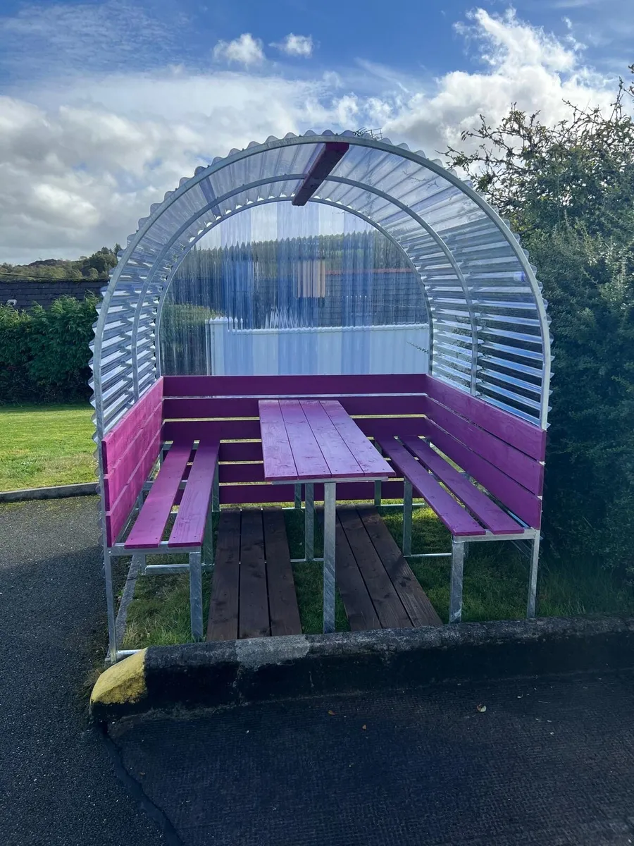 Outdoor garden seating pod - Image 1