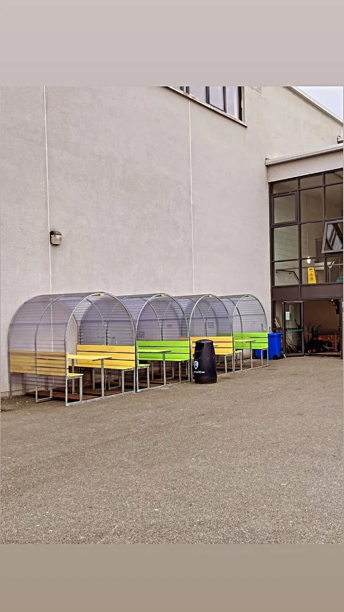 Outdoor garden seating pod - Image 3