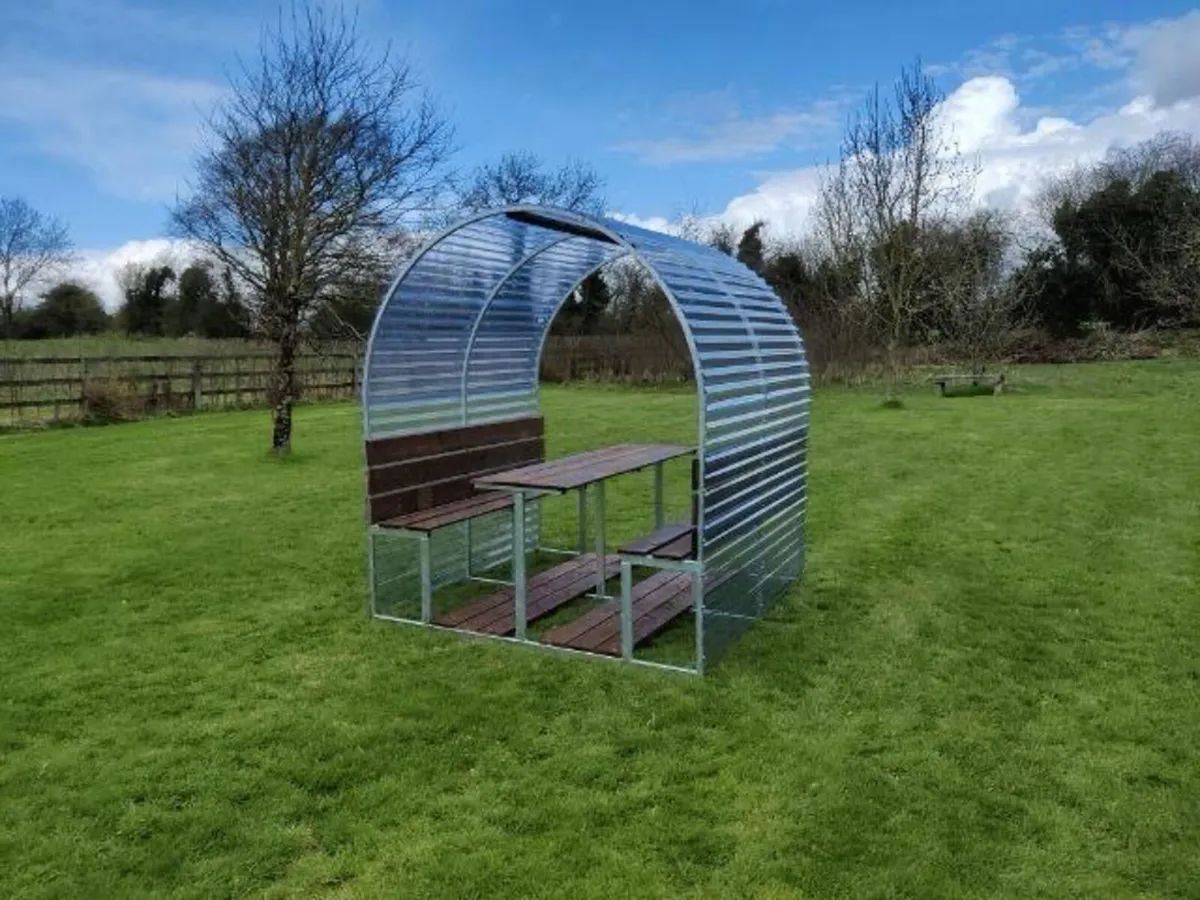 Outdoor garden seating pod - Image 4