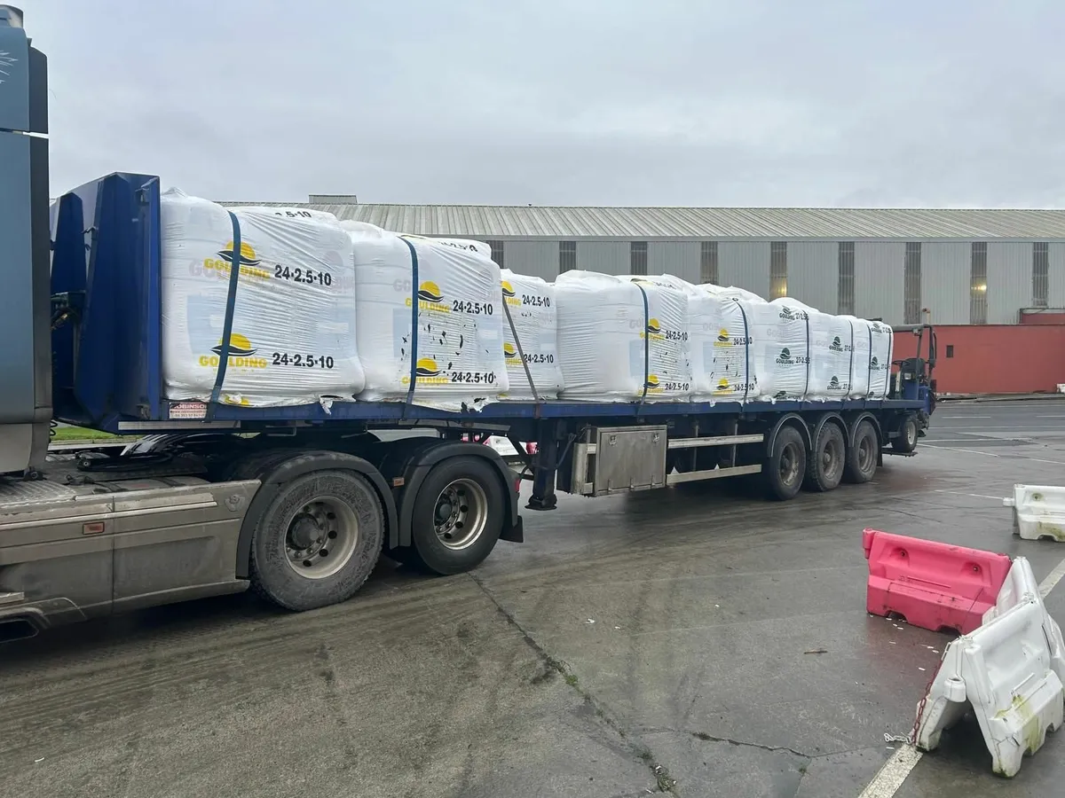 2017 Robinson 45ft flatbed trailer - Image 1