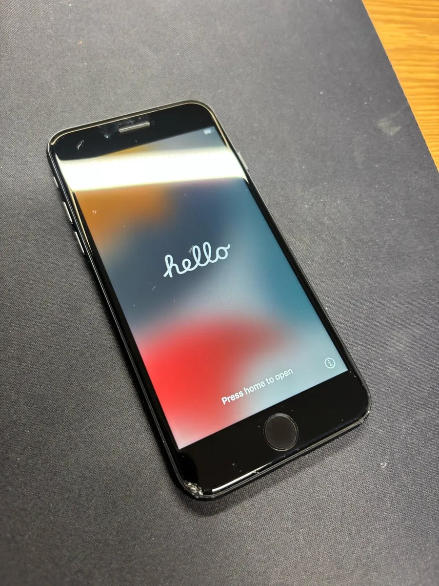 iPhone SE 2nd gen - Image 3