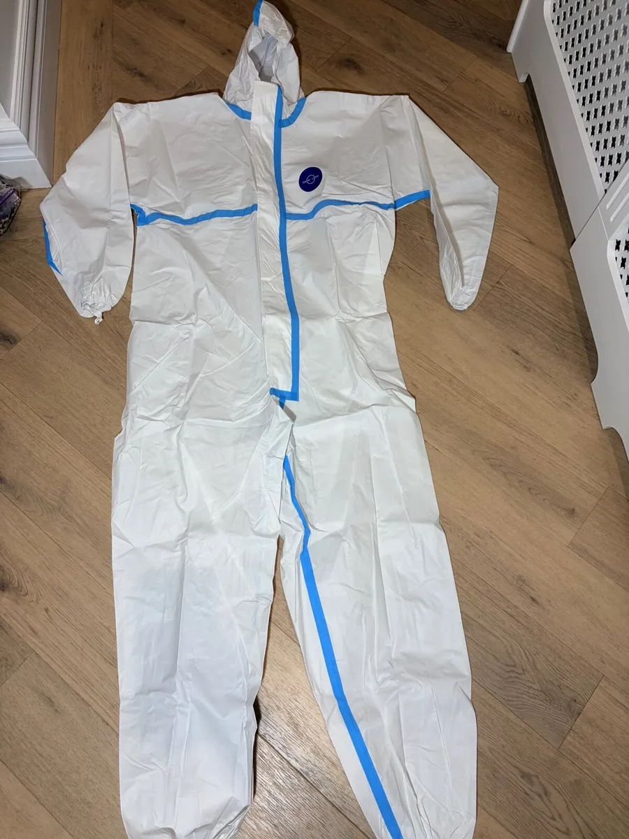 Disposable protective overalls  x 80 - Image 1