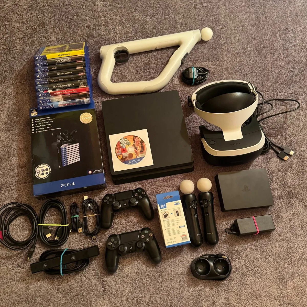 PlayStation 4 + PSVR Bundle - Image 1
