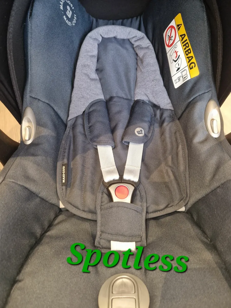 Uppababy vista V2 Full set car seat isofix - Image 3