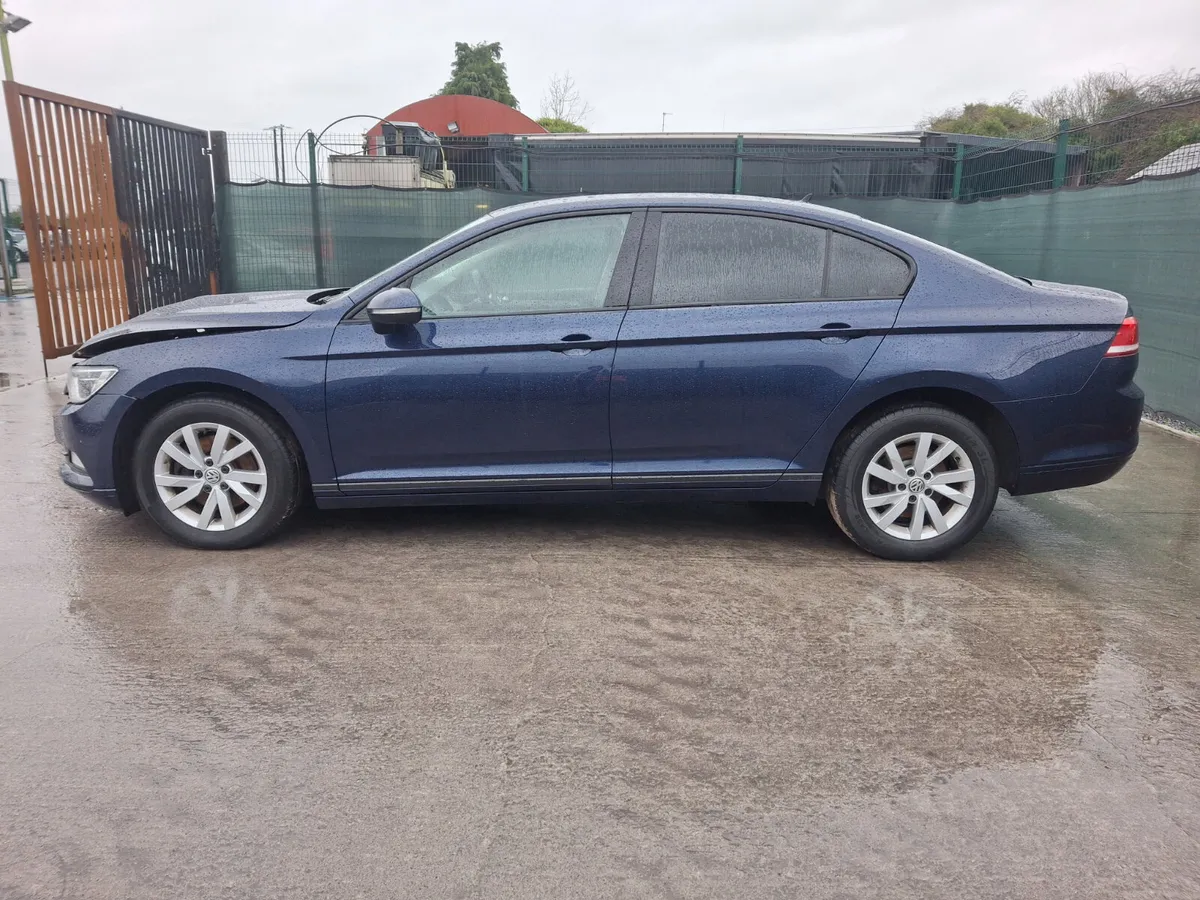 172 Volkswagen Passat  Blue Motion  1.6 TDI - Image 4