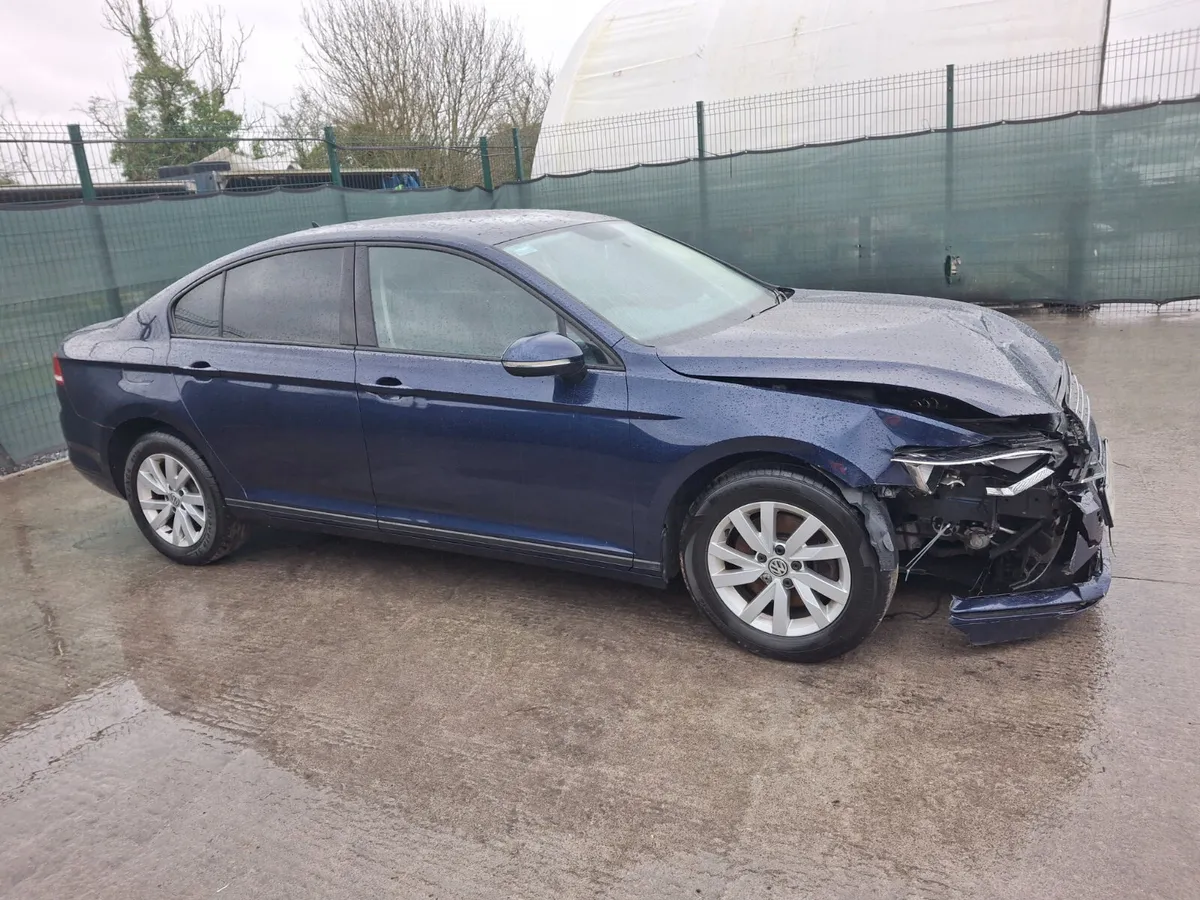 172 Volkswagen Passat  Blue Motion  1.6 TDI - Image 2