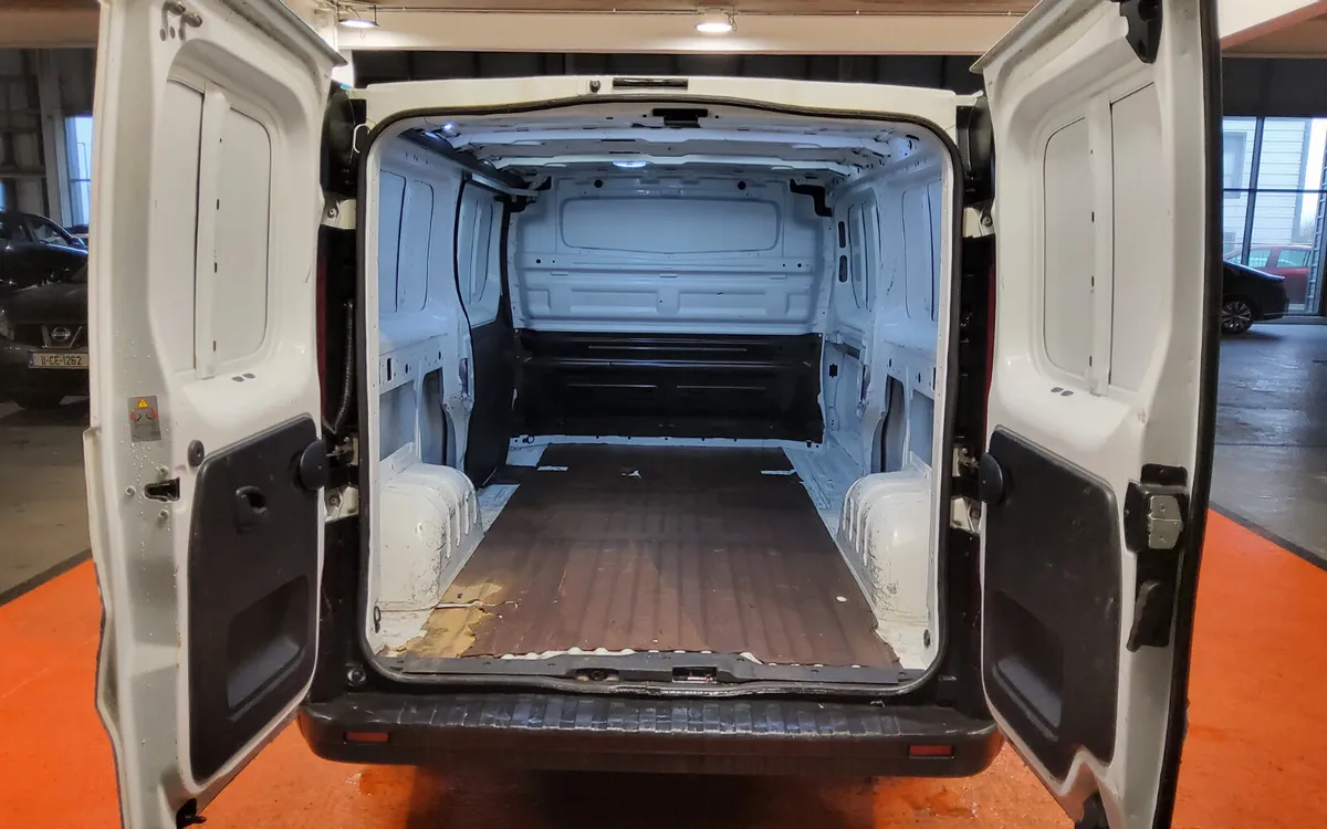 Nissan NV300 2019 - Image 4