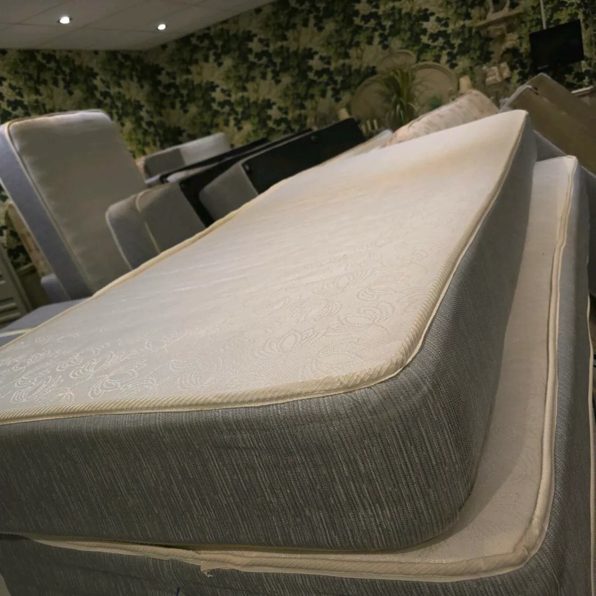 Hotel beds - Image 4