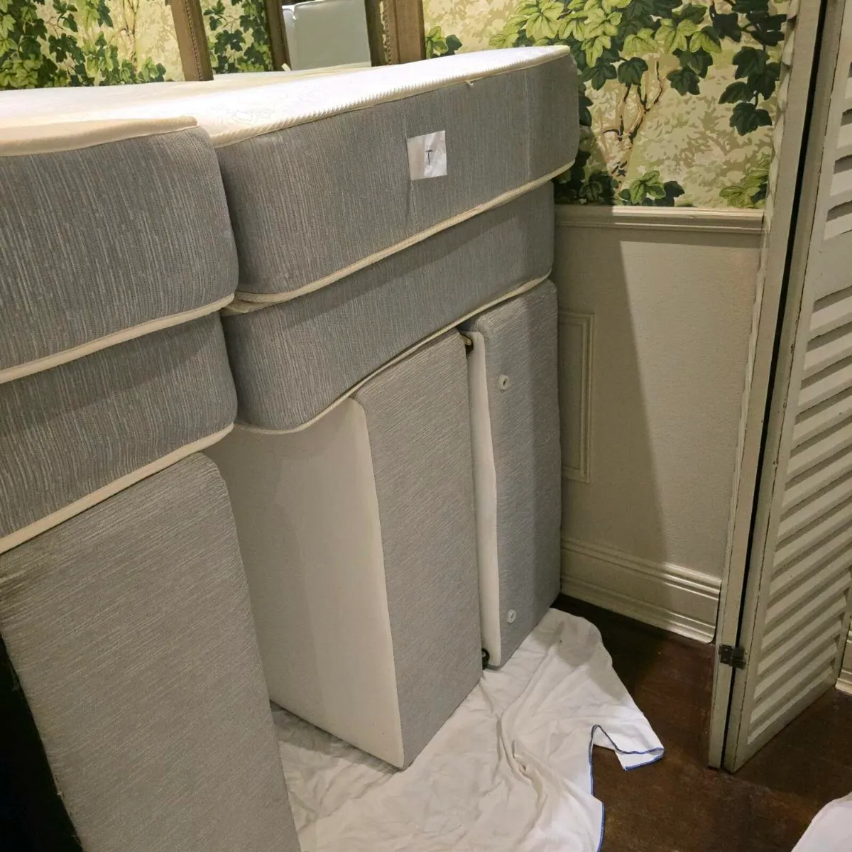 Hotel beds - Image 1