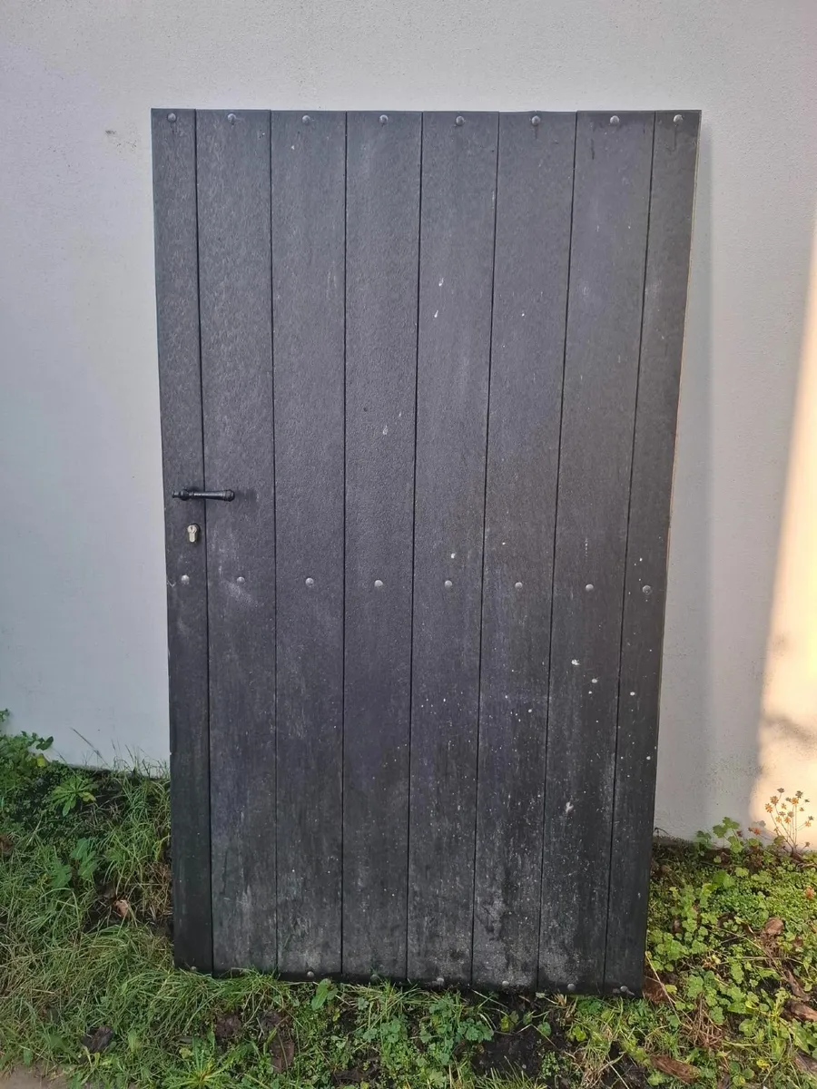 House side gate - Image 1