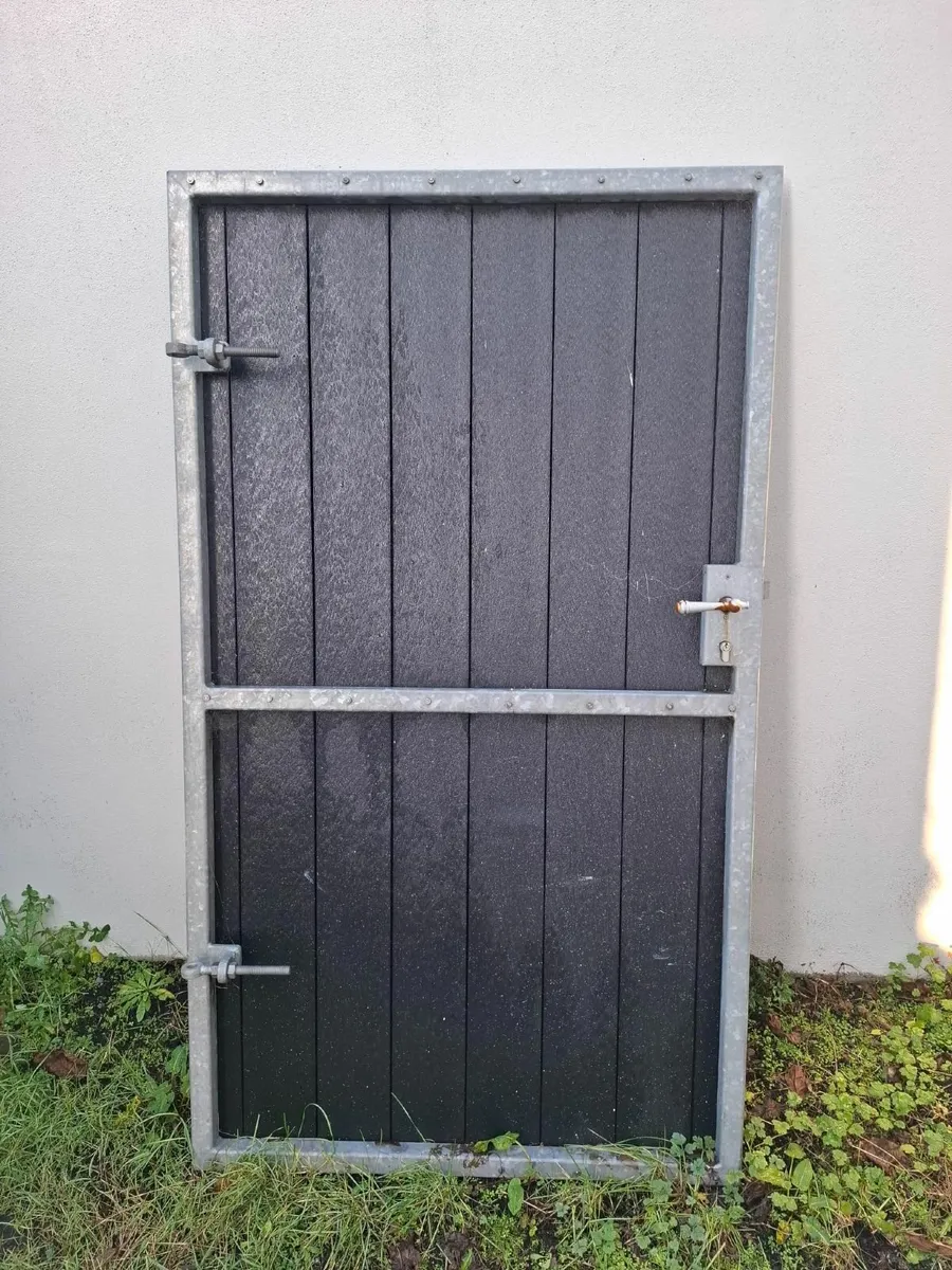 House side gate - Image 2