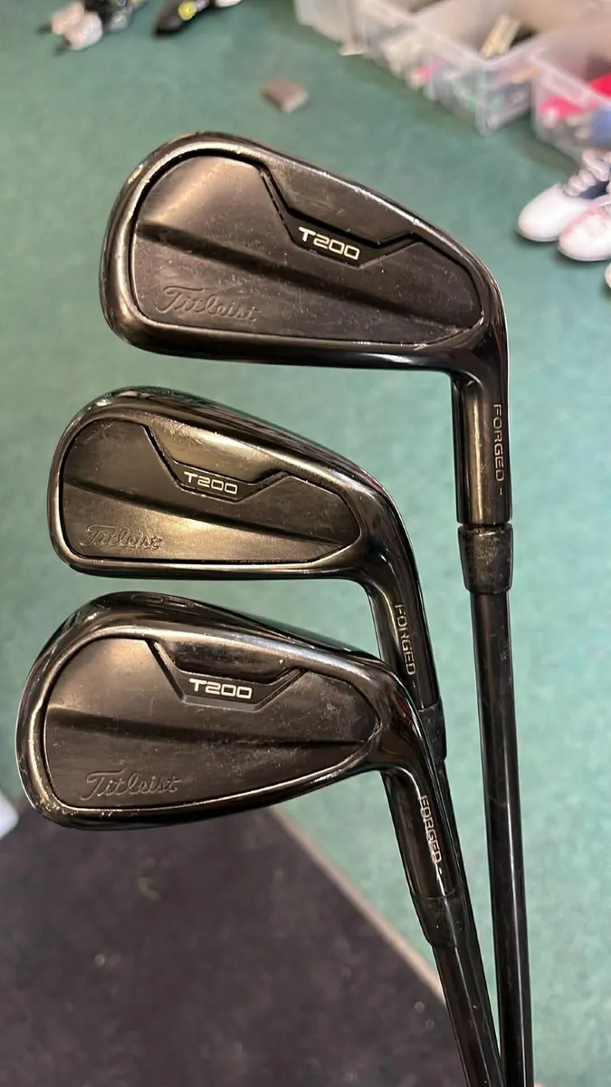 Titleist T200 Black 5-48' TrueTemper AMT S300 €495 - Image 1