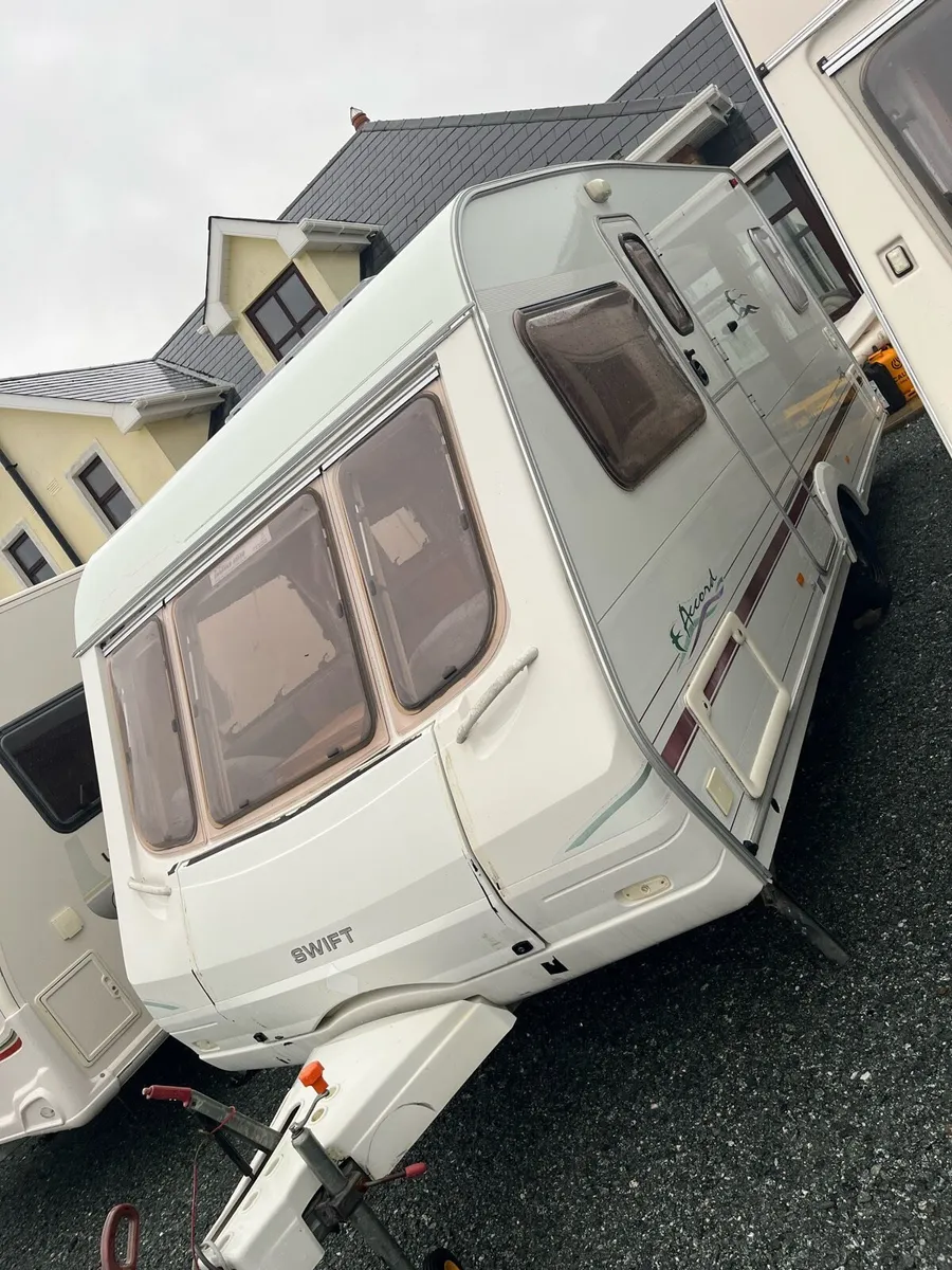 Swift caravan Fixed bed - Image 1