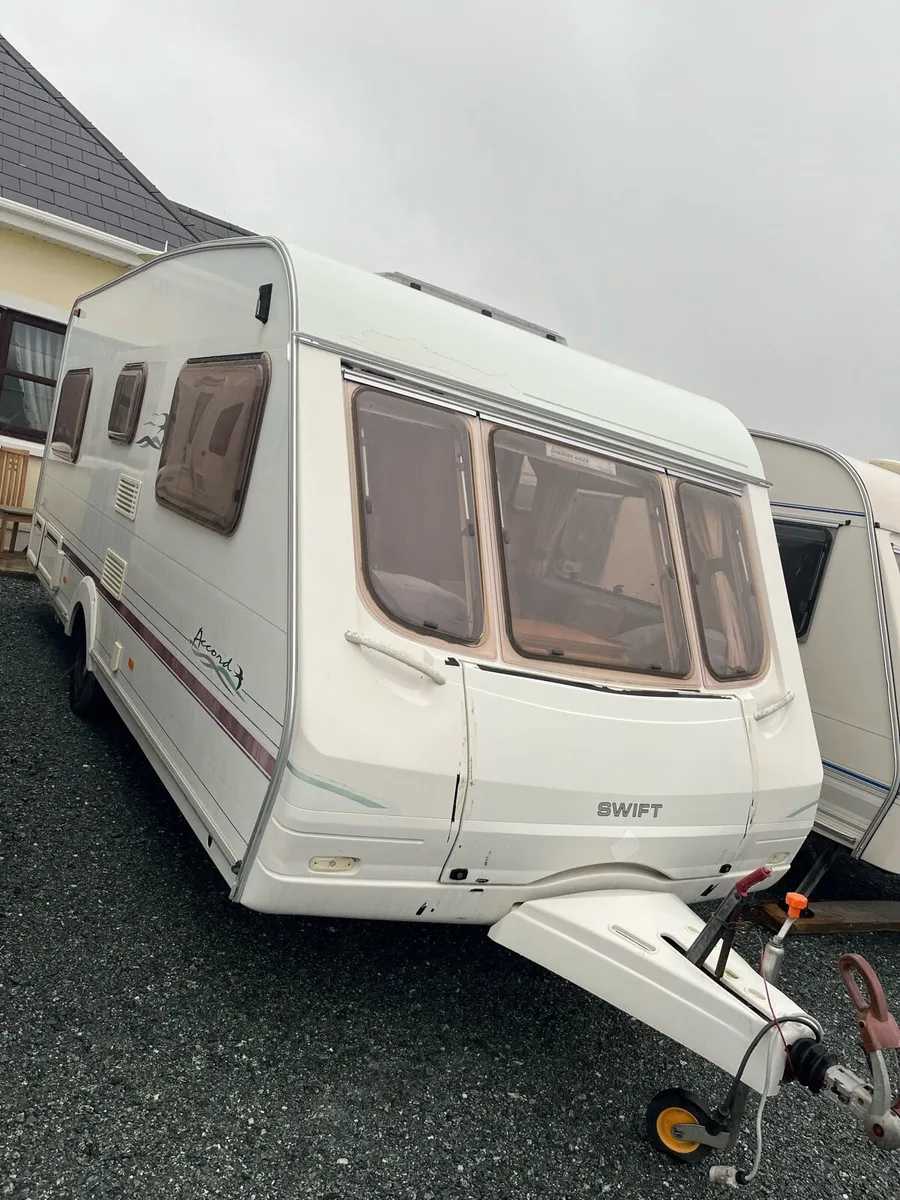 Swift caravan Fixed bed - Image 2