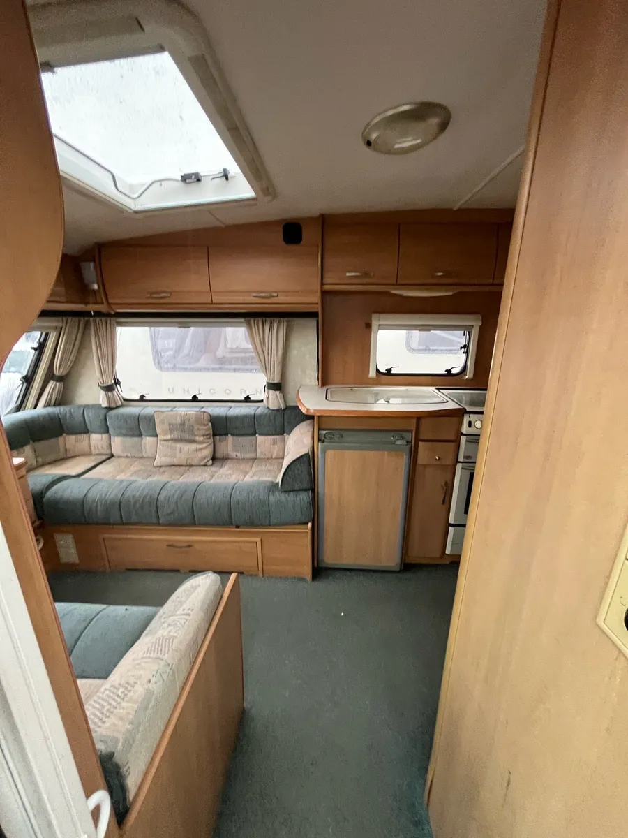 Swift caravan Fixed bed - Image 4