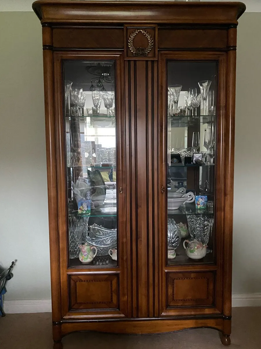 Glass cabinet - Image 1