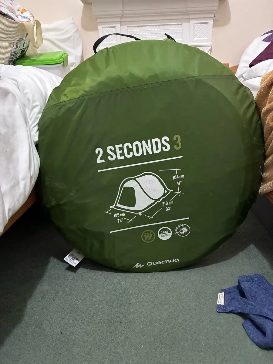 Quechua 3 person pop up tent + camping chairs - Image 1