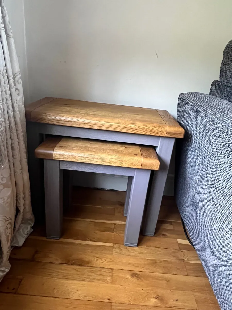 L  Couch and coffee table/ matching 2 table next - Image 3