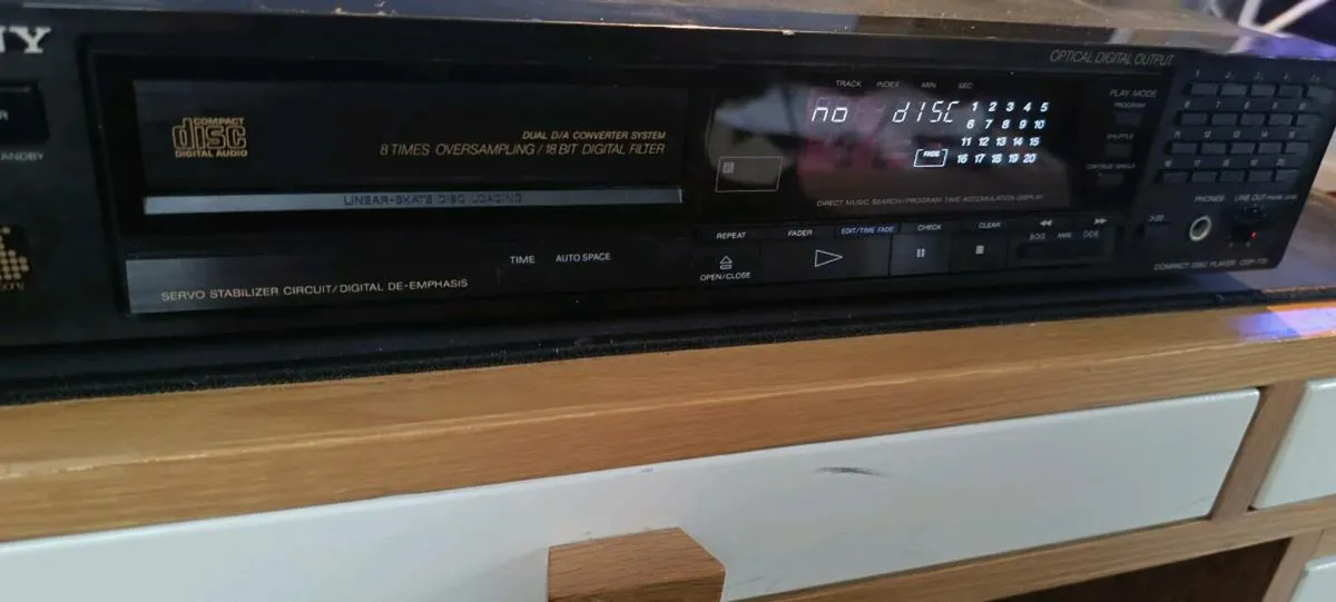 Sony CDP-770 - No remote - Image 1