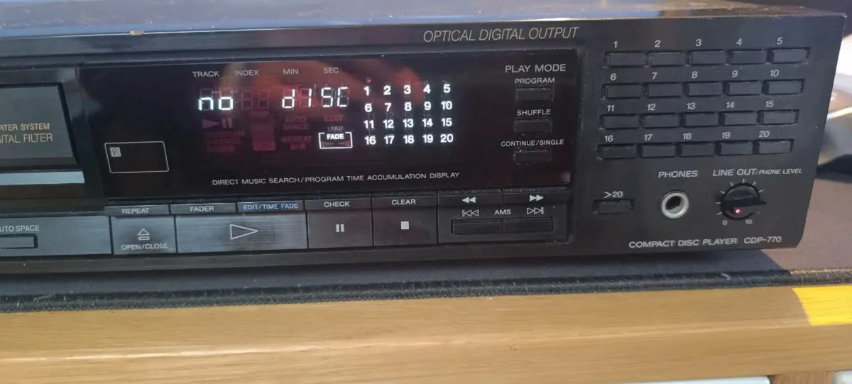 Sony CDP-770 - No remote - Image 2