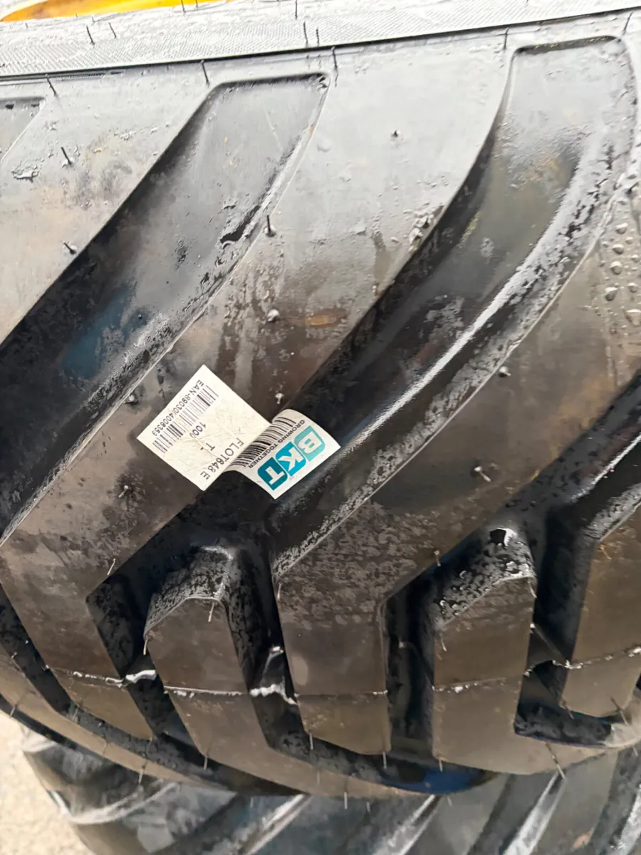 8 Stud wheels  floatation - Image 4